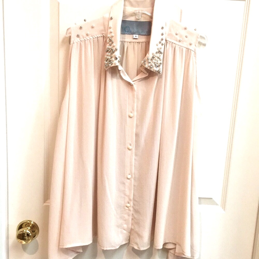 Sheer Pearl & Silver Stud Collar & Shoulder Sleeveless Blouse High/Low Hem - Picture 8 of 9